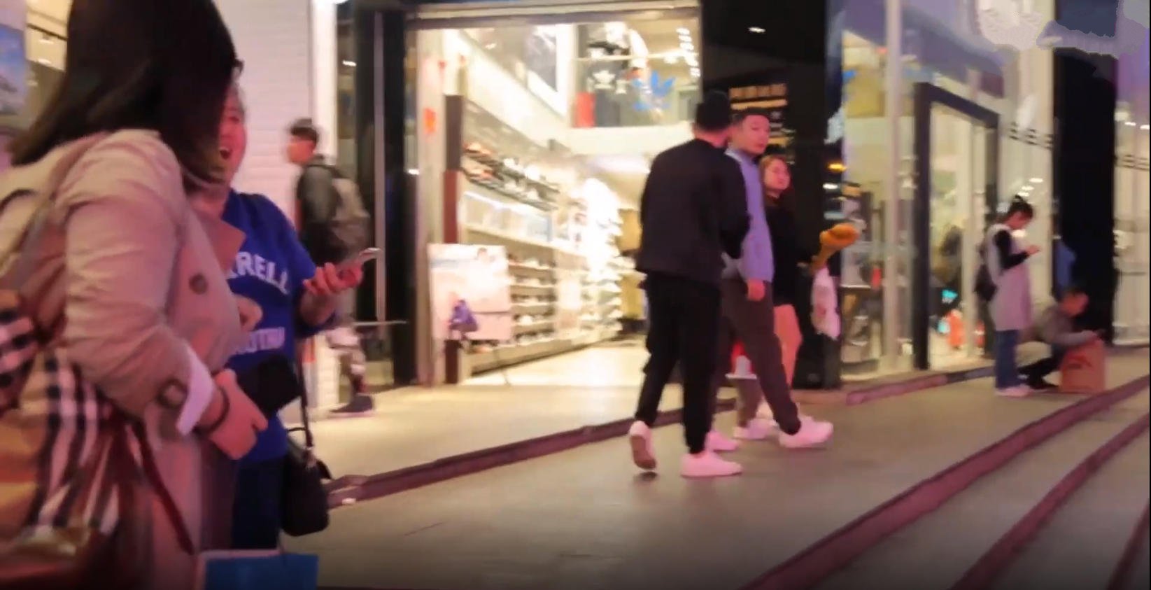 约会居然在游戏厅秀操作！还能这样泡妞，这二十多年白活了！